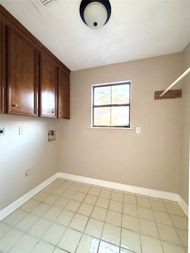 Building Photo - 3800 September Dr