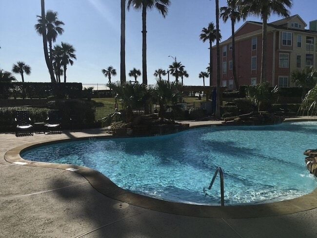 Building Photo - 7000 Seawall Blvd