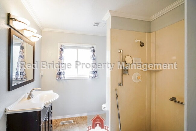 Building Photo - 5062 SW Freeman Ct