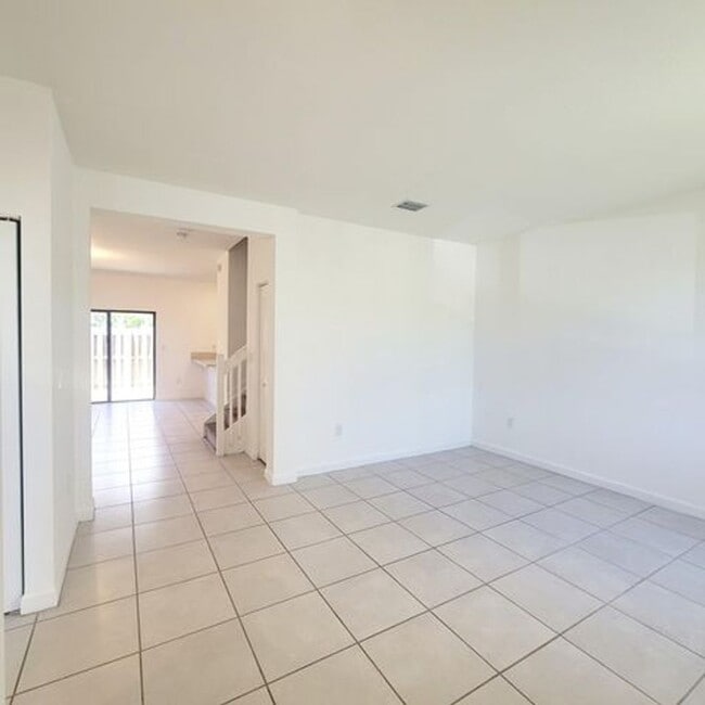 Building Photo - 20742 NE 5th Ct