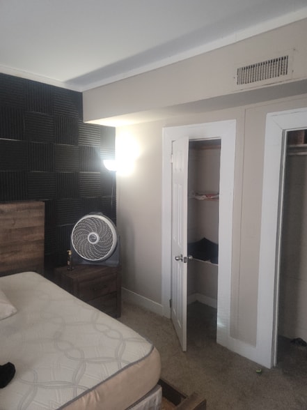 Building Photo - 232 Elm St