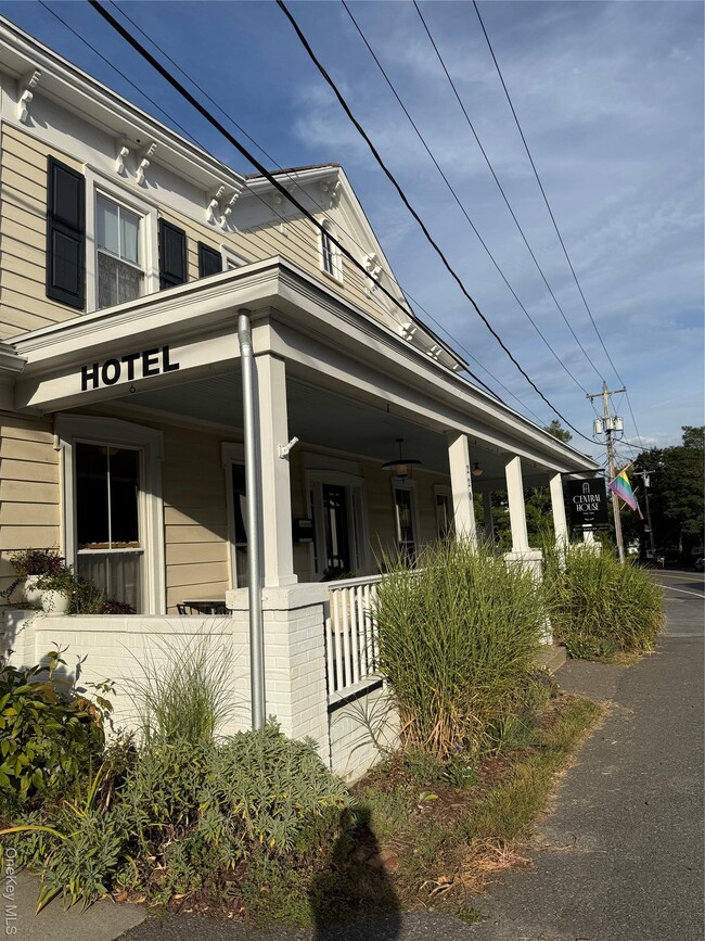 Building Photo - 26 Main St