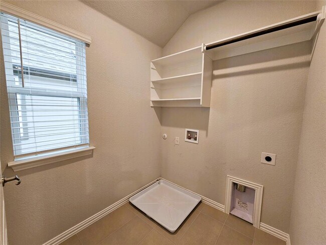 Building Photo - 104 Greinert Dr