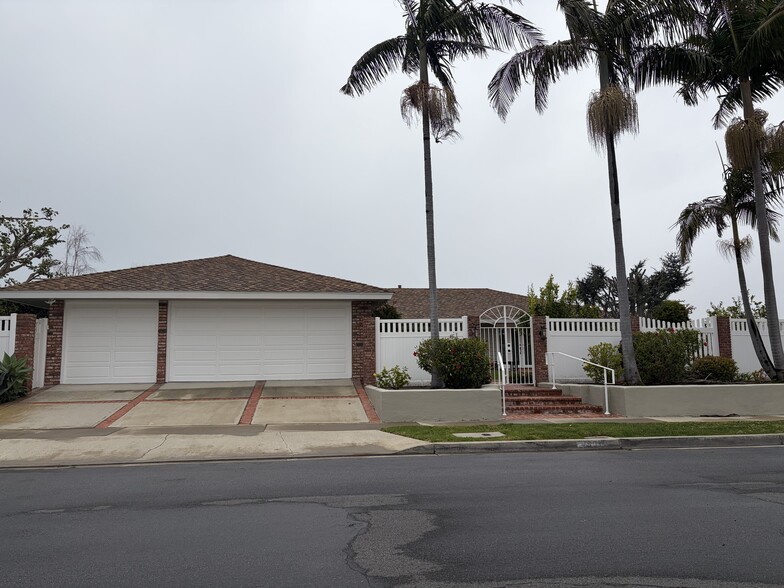 Building Photo - 1901 Altura Dr