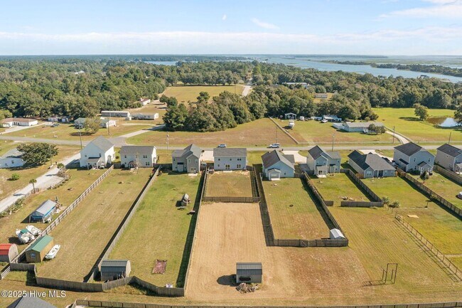 Building Photo - 216 Shell Rock Landing Rd