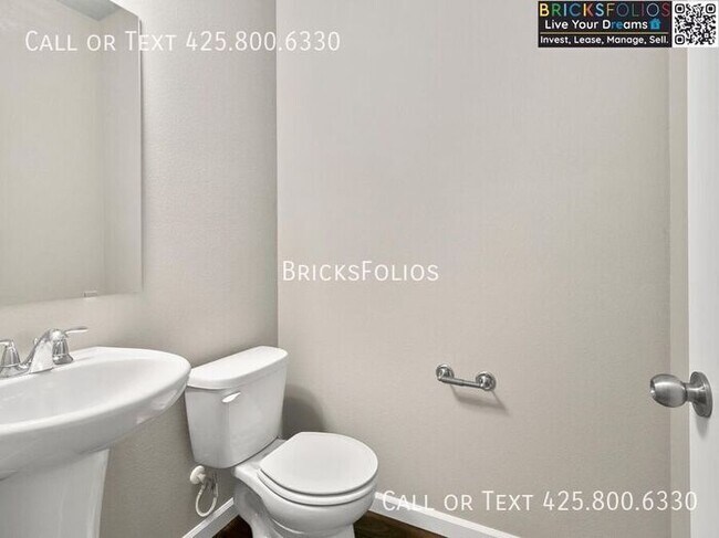 Building Photo - Discover Your Dream Corner Townhome in Olympia