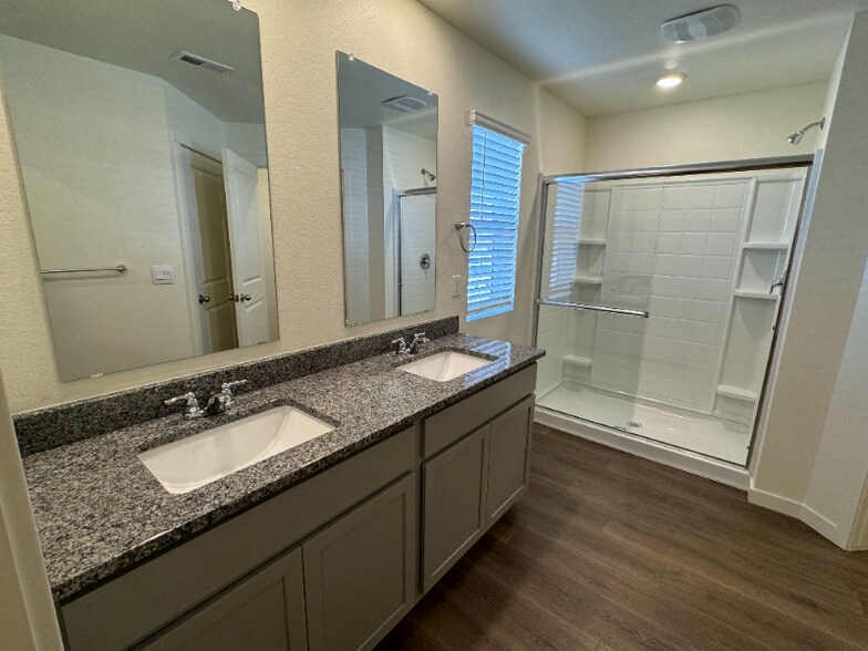Building Photo - 5996 Amerifax Dr