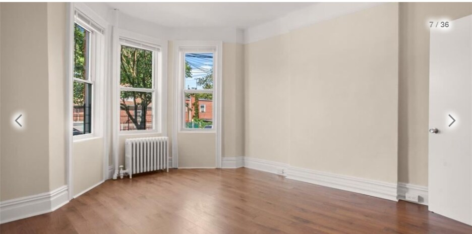 Living Room - 167 Delancey Plz