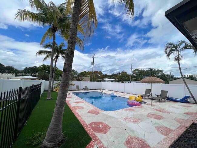 Building Photo - 1929 Dewey St