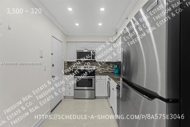 Building Photo - 3,500-320