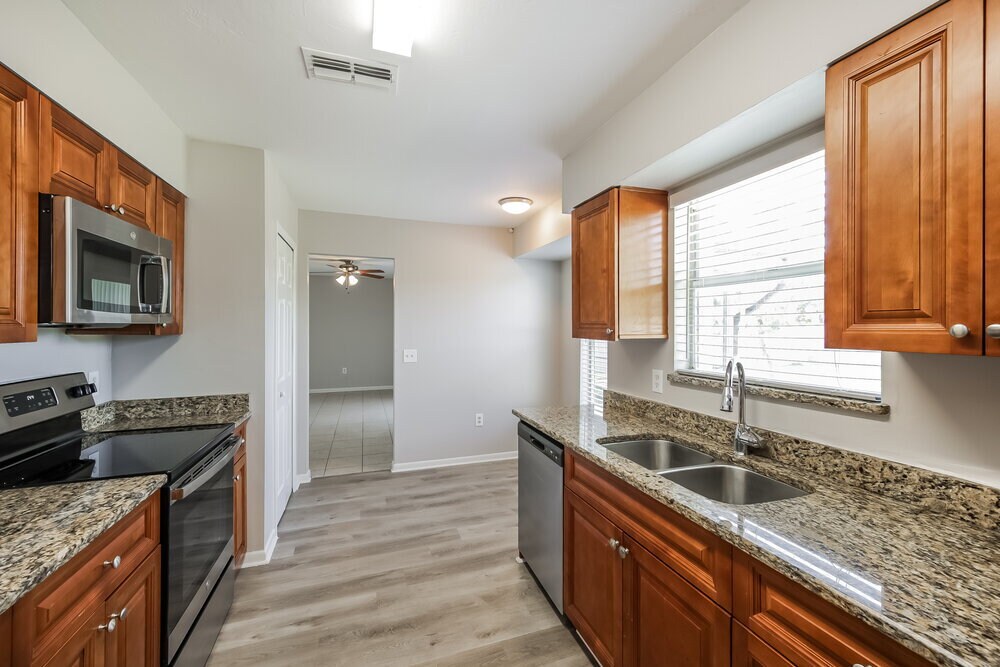 Building Photo - 2122 SE 6th Ln