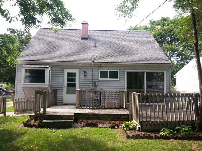 Building Photo - 1138 Fall River Rd