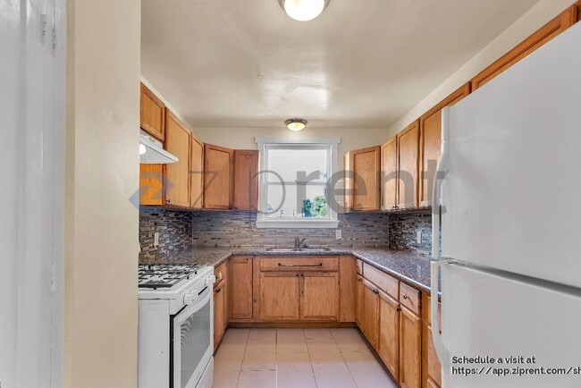 Building Photo - 1052 45th St