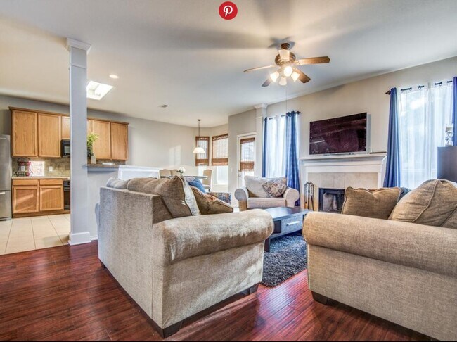 Building Photo - 2824 Thorncreek Ln