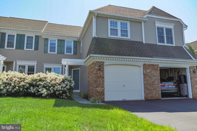 Building Photo - 921 Samantha Cir