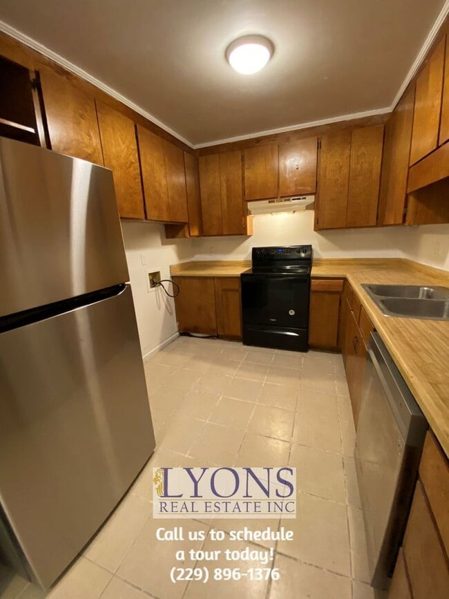 Building Photo - 2 Bed | 1 Bath Apartment – One-Level Living!