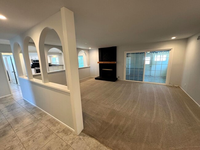 Building Photo - Spacious East Ventura 4 Bedroom Home – Sin...