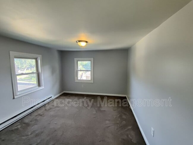 Building Photo - 14 Edgewood Rd