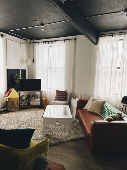 Building Photo - 100 State St N