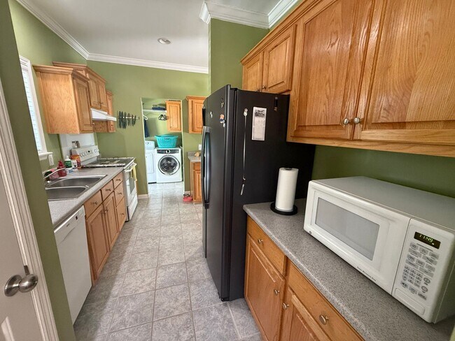 Building Photo - 3 Bedroom 2 Bath House in Lighthouse Point...