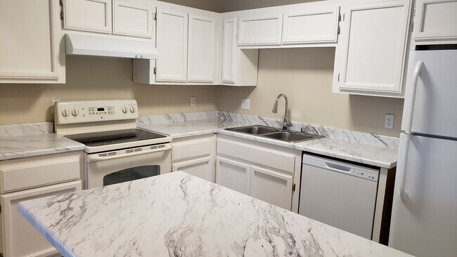 Building Photo - 1465 E Peckham Ln