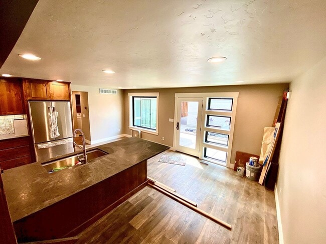 Building Photo - 13THTOWNHOME