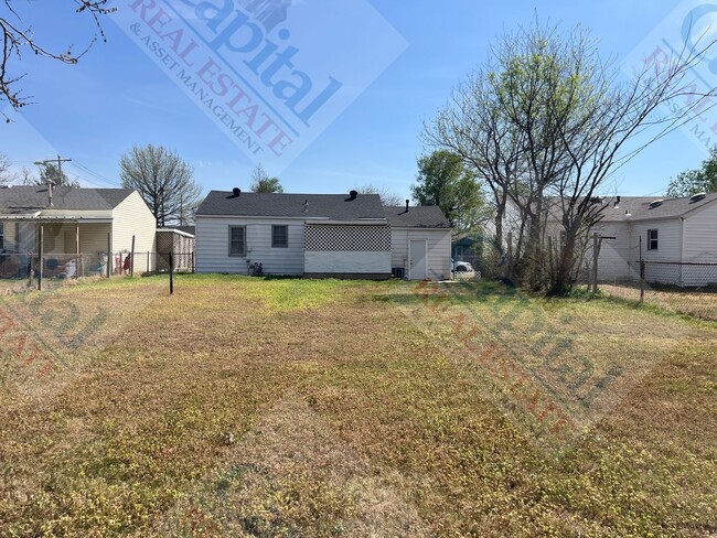 Building Photo - Cozy Cottage