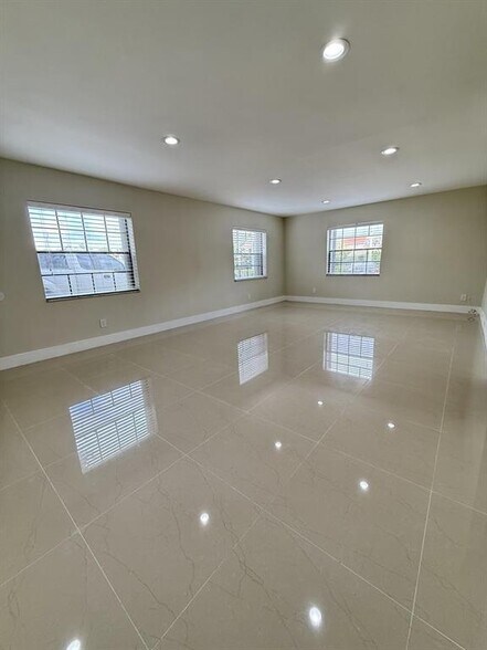Building Photo - 3307 NW 108th Dr