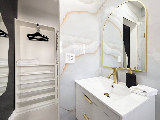 Building Photo - 1070 NW 193rd St