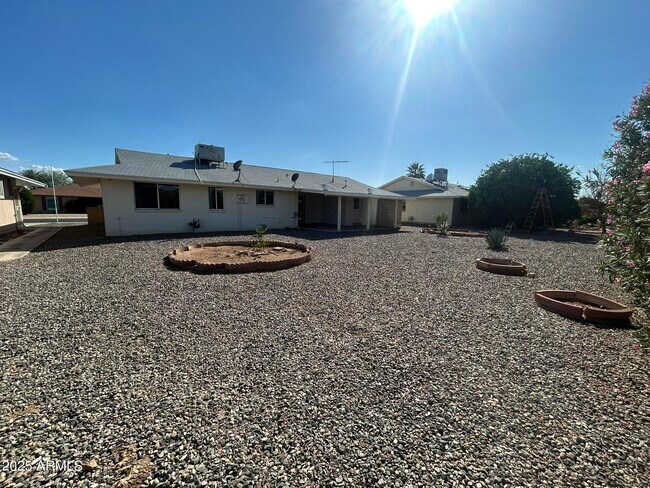 Building Photo - 10344 W Salem Dr