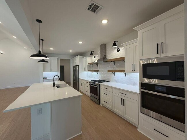 Building Photo - Move-in ready and like-new! Washer, dryer, and refrigerator Included.