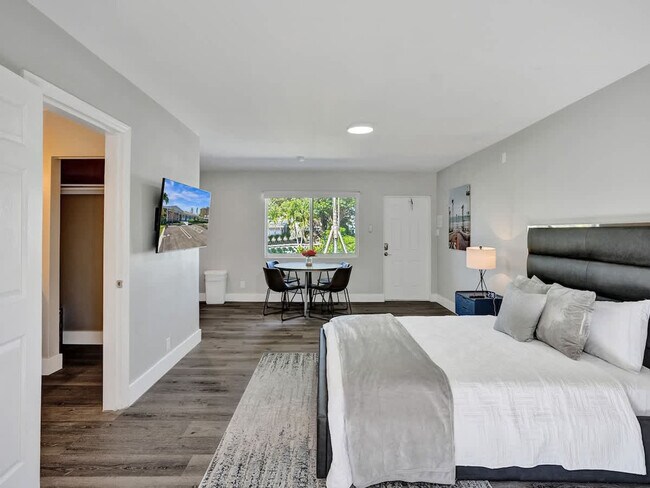 Building Photo - 3208 NE 9th St