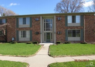 Building Photo - 436 Romeo Rd