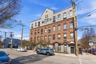 Building Photo - 39 Bruen St