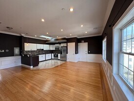 Building Photo - 472 Revere St