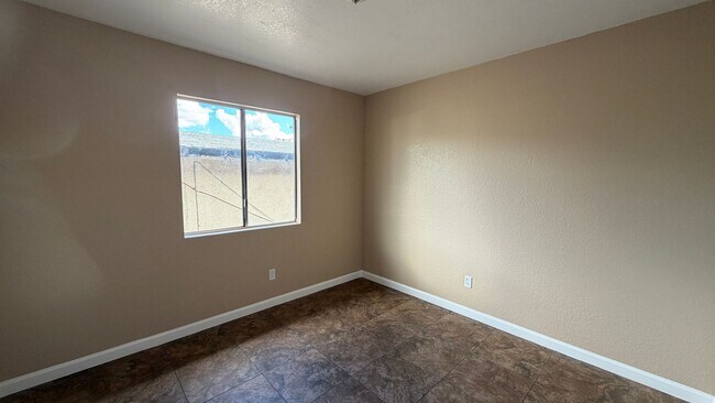 Building Photo - Two Bedroom One Bathroom Apartment in San Bernardino!