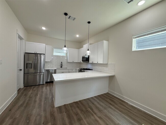 Building Photo - 803 Martin St