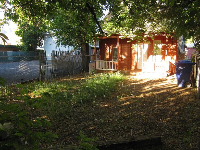 Building Photo - 2350 Orchard Ave