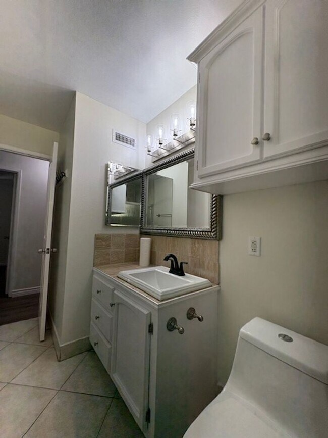 Building Photo - Redlands 4 Bedroom Home