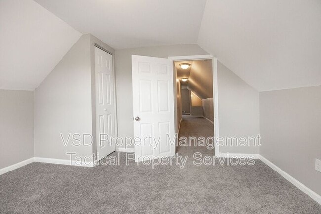 Building Photo - 3694 E 147th St