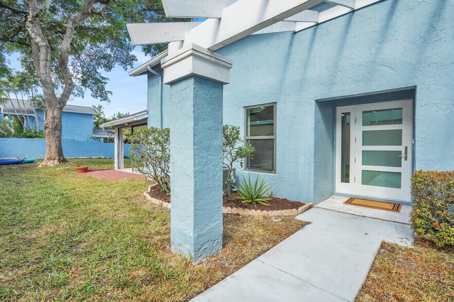 Building Photo - 940 Rainberry Lake Dr