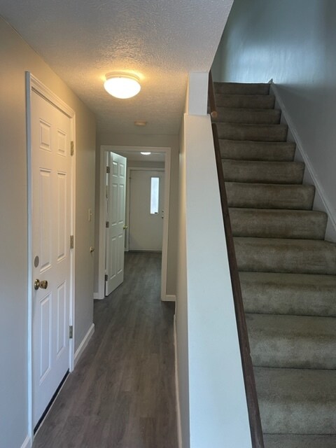 Building Photo - 320 Station St