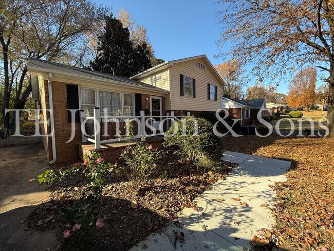 Building Photo - 3826 Barkwood Dr