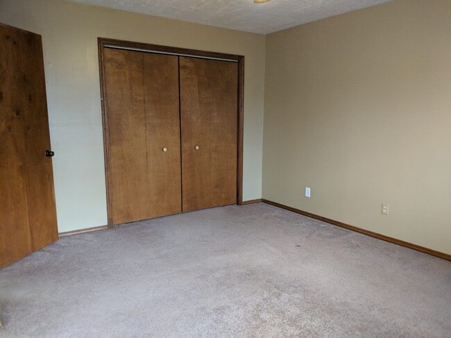 Building Photo - 3-Bedroom Tri-Level Home in Hillcrest