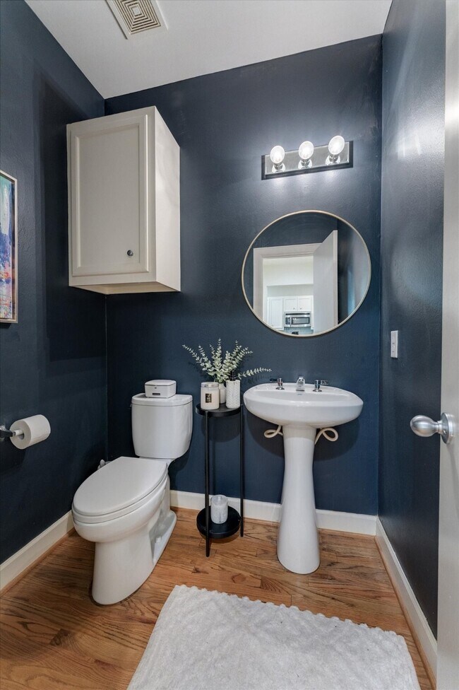 Building Photo - 650 Westcross St