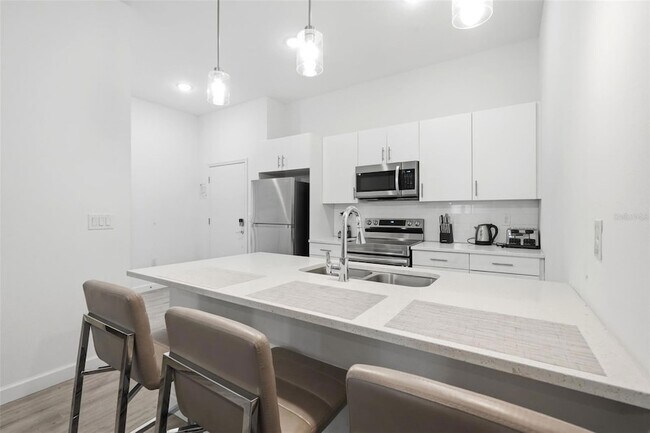 Building Photo - 285 Famagusta Dr