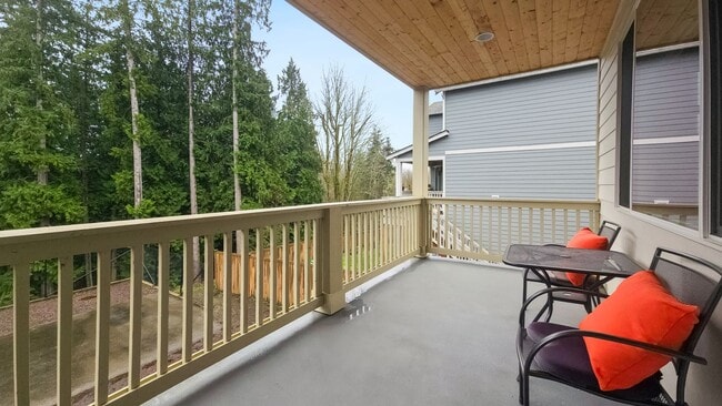 Building Photo - Beautiful, Light-Filled Home Bordering Protected Greenbelt