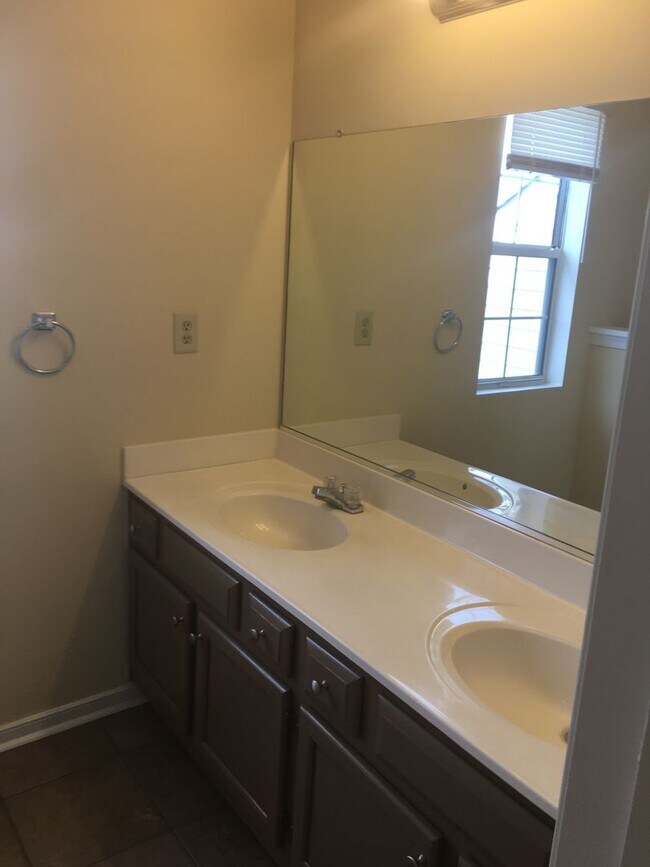 Building Photo - 1616 Fawcett Ln