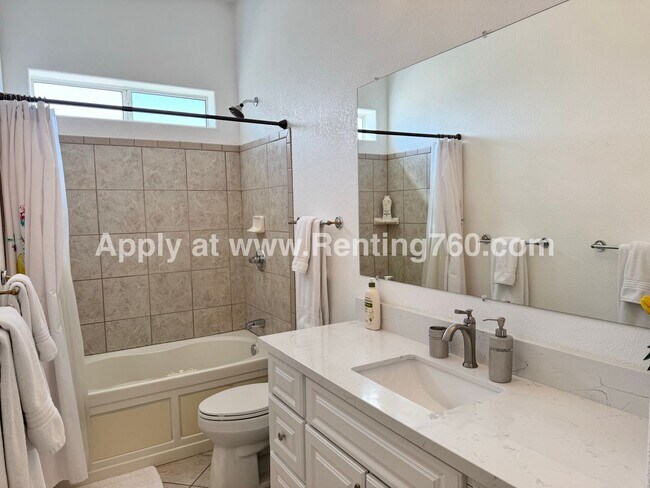 Building Photo - Incredible City Views In Western Hills Est...