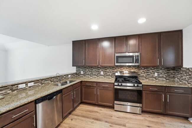 Building Photo - 16417 Olive Sparrow Dr